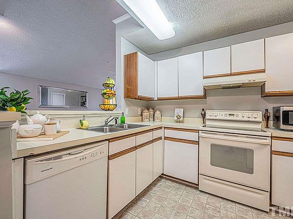 3rd image of 4900 Avenida Del Sol Dr APT 205