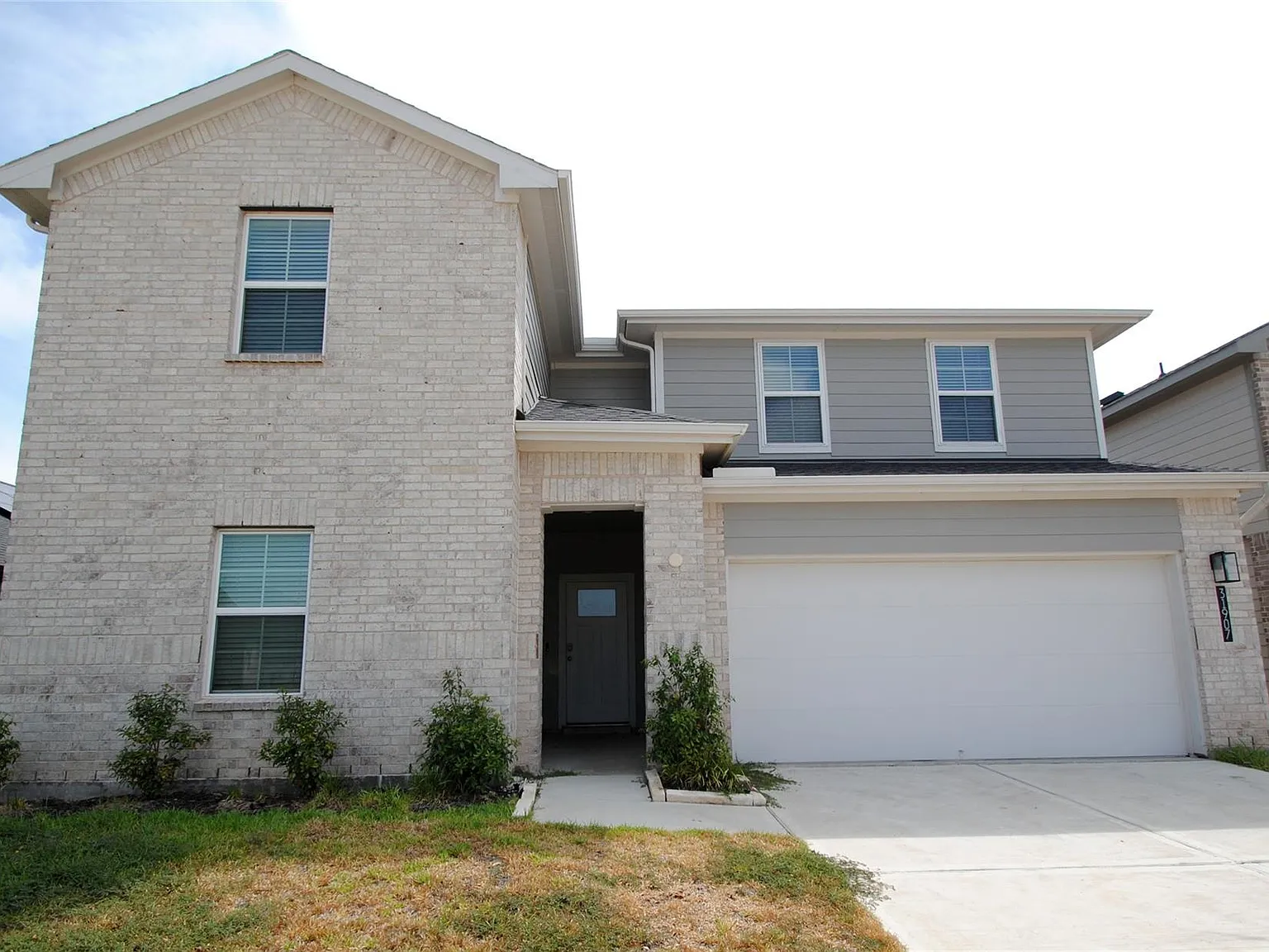 4 bed, 3.0 bath, 2496 sqft, $2,249 — Photo 4