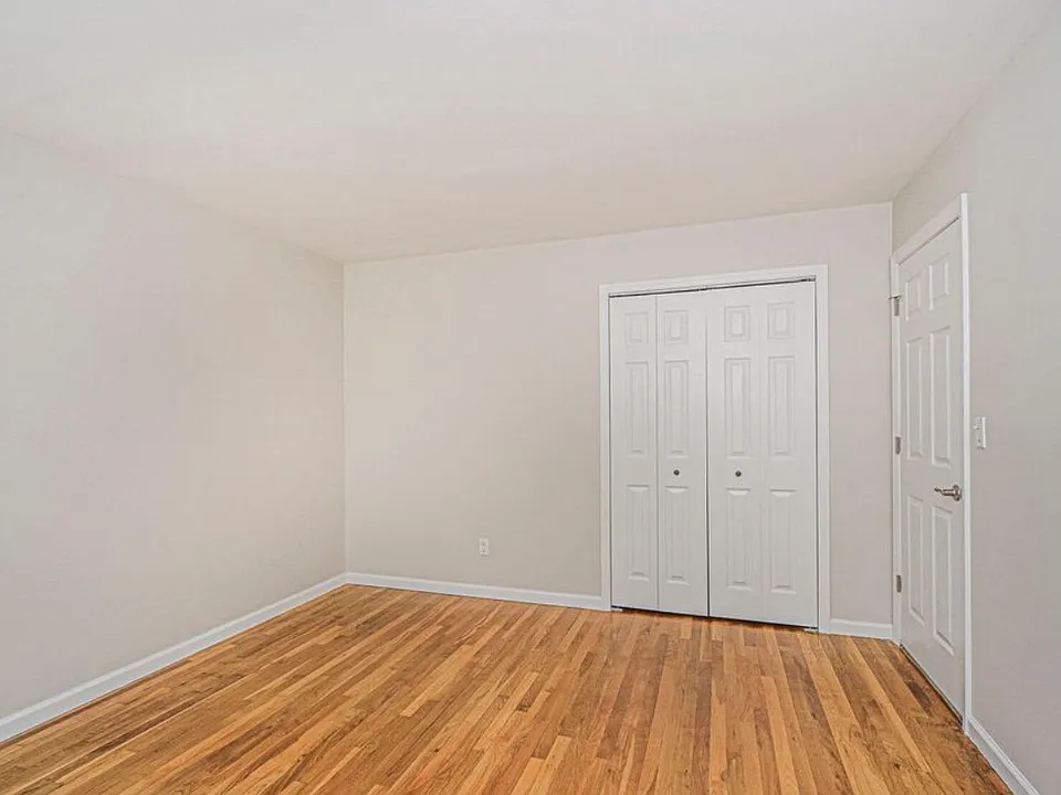 292 Chesterton Ave #1
