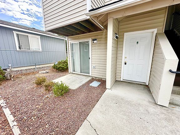 2nd image of 904 Juniper Ave #1