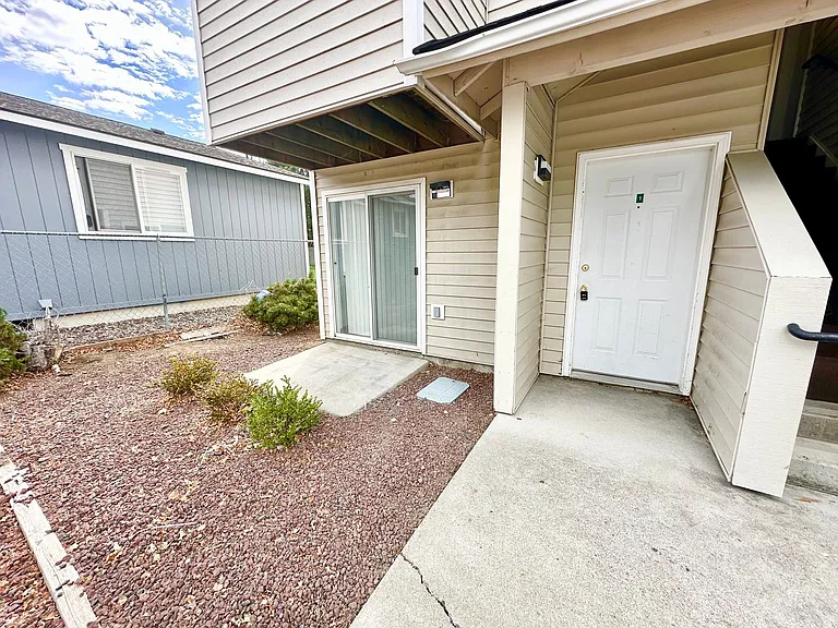 904 Juniper Ave — Photo 2
