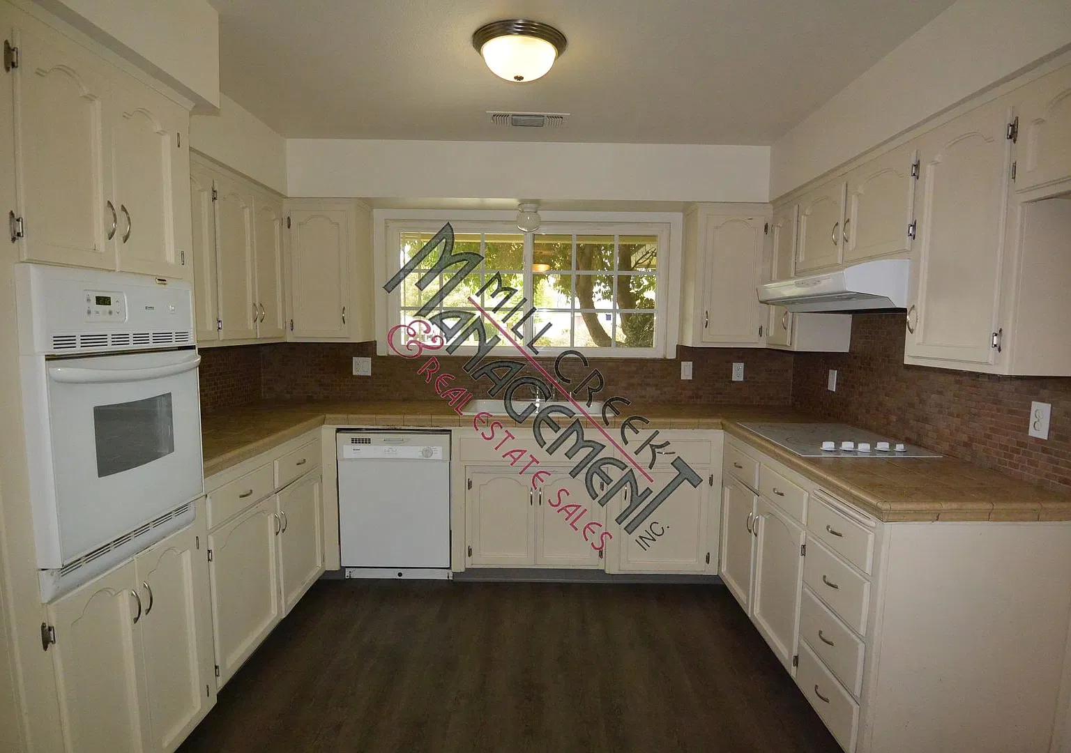 Beautifully Maintained Home with Pool SW Visalia off of Whitendale and County Center — Photo 3