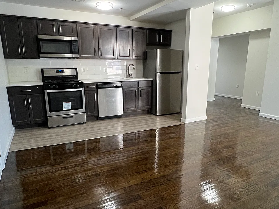 168 N Grove St #203
