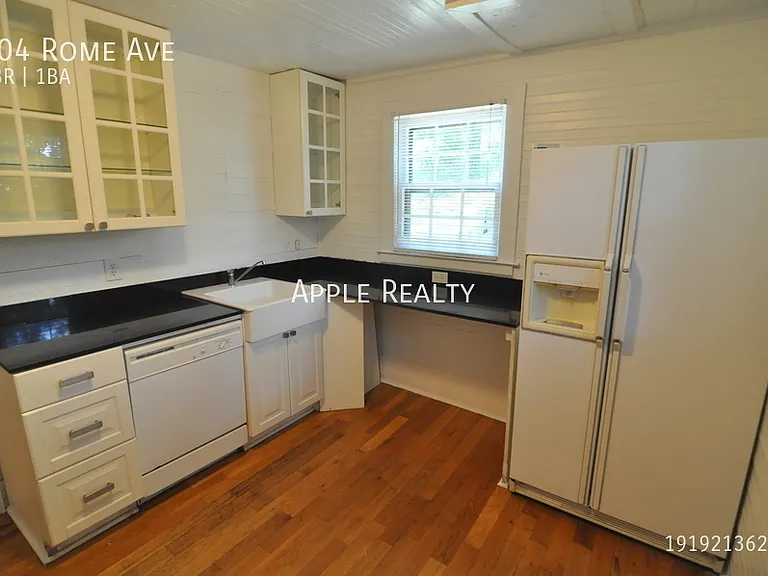 904 Rome Ave — Photo 3