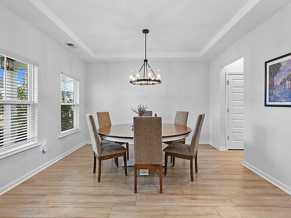 4th image of 518 Richfield Way