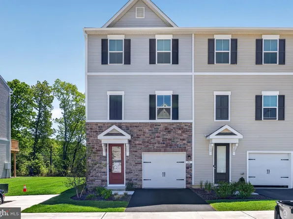 73 Basswood St, Berlin, NJ 08009
