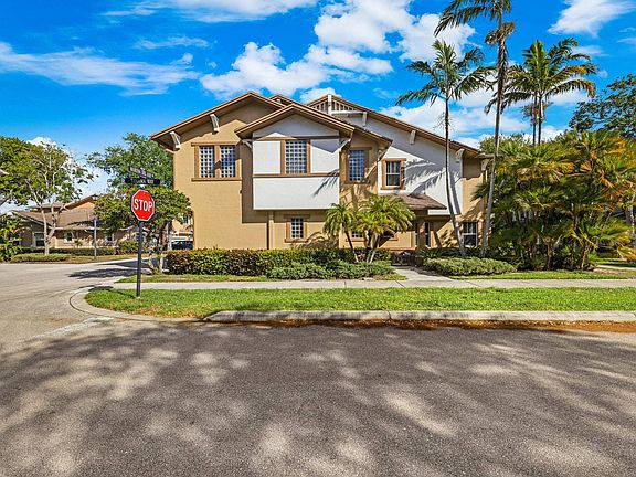 4th image of 950 Marina Del Ray Lane #1