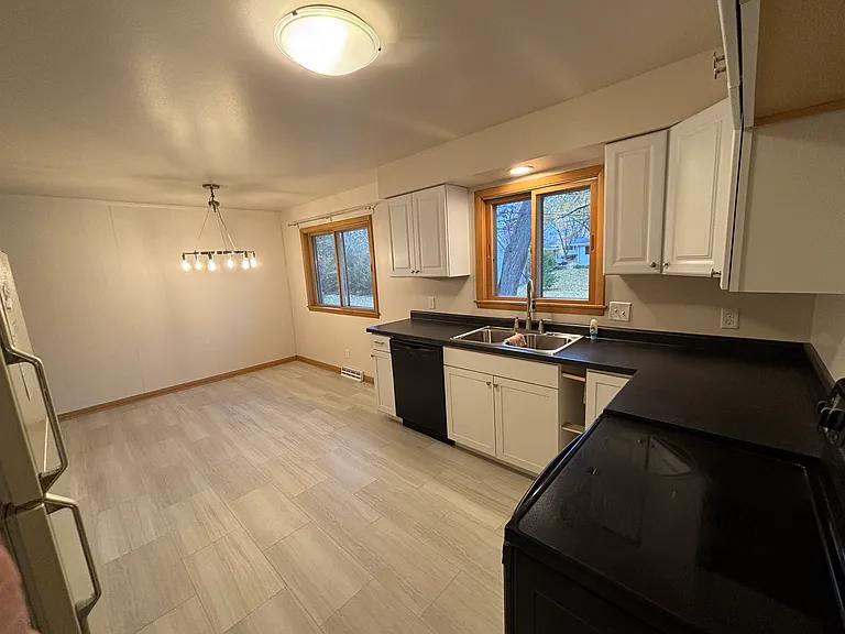 4806 Goldfinch Dr — Photo 6