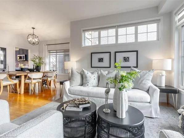 1505 Sandpiper Rd, Oakville, ON L6M 3R8