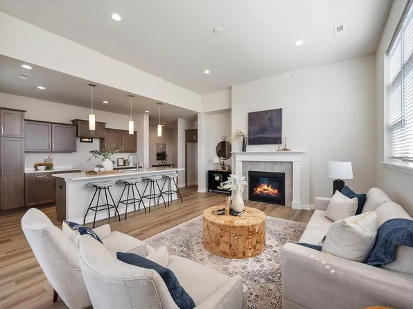 1430 Tenny AVENUE #201, Waukesha, WI 53189