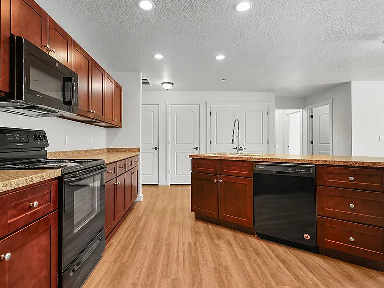 Logan Gateway Apartments — Photo 17