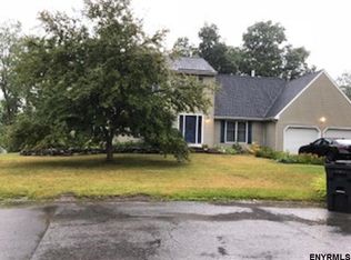 6 Yorkshire Ct, Glenville, NY 12302