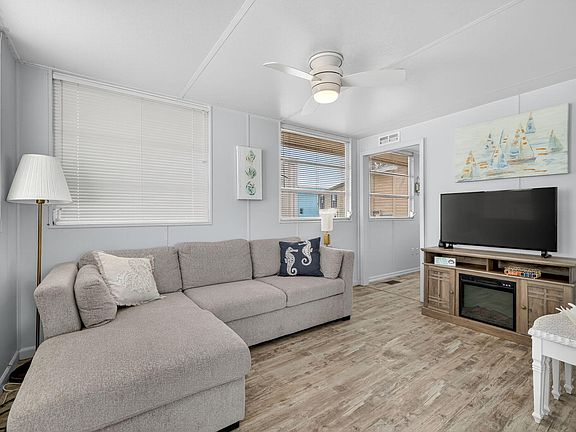 4th image of 121 Nettles Boulevard
