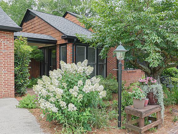 3rd image of 267 Hillcrest Dr