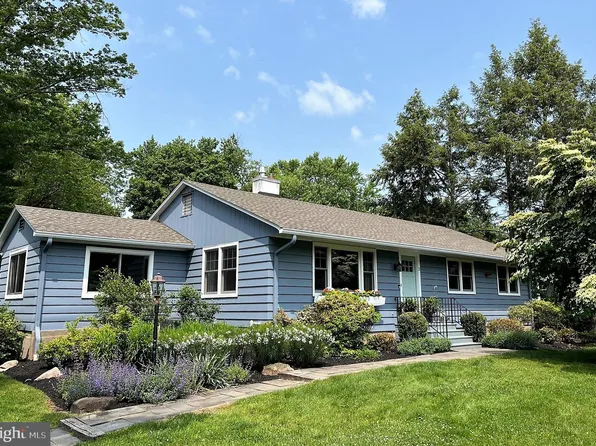 2 Harvest Dr, Pennington, NJ 08534