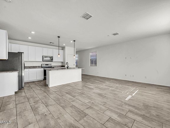 5th image of 1737 E DESERT BREEZE Place