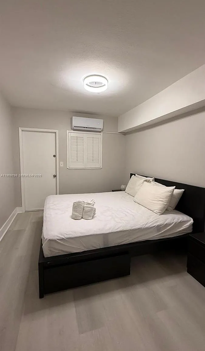4201 Indian Creek Dr — Photo 2