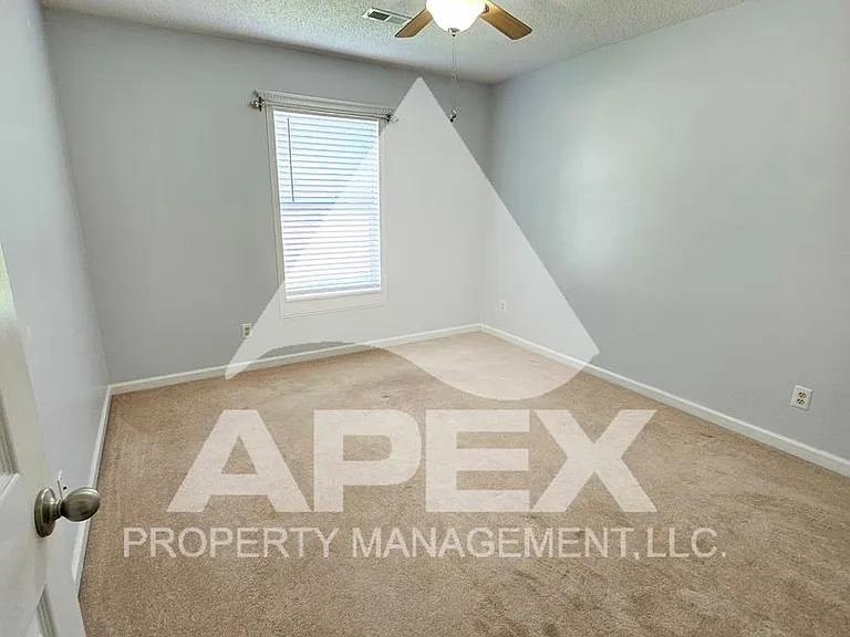 2528 Cinema Dr — Photo 20