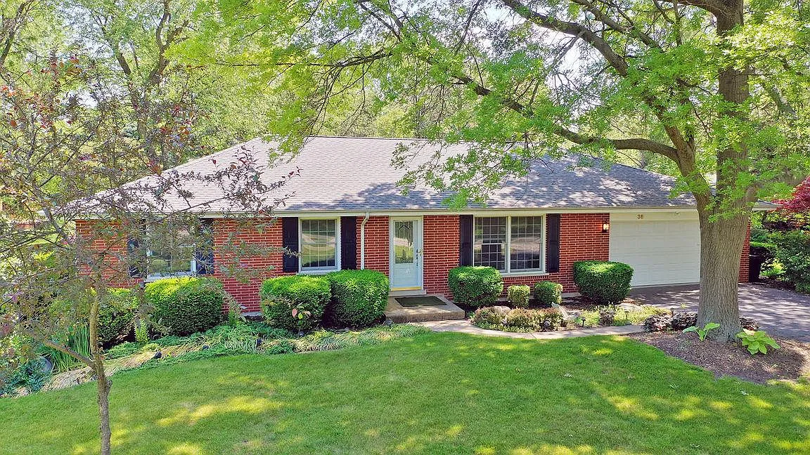 36 Lynn Dr photo 1