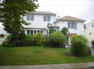 202 McKinley Ave, Island Park, NY 11558