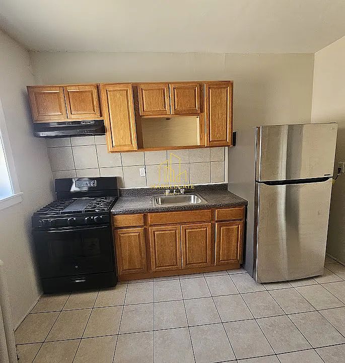 1st image of 220 Roseville Ave #402E