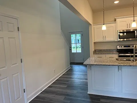 4 bed, 3.5 bath, 2890 sqft, $2,500 — Photo 3