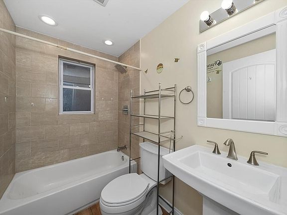 5th image of 4814 S Seeley Ave #1