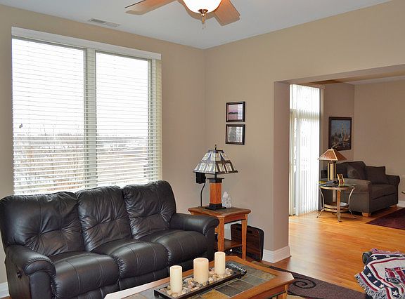 3rd image of 4330 N Neva Ave Unit 406