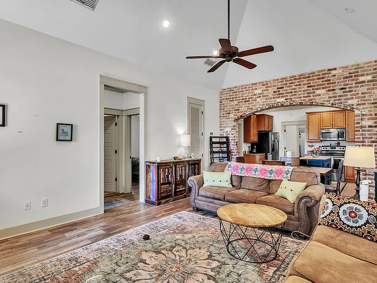 103 Creekside Cv — Photo 5