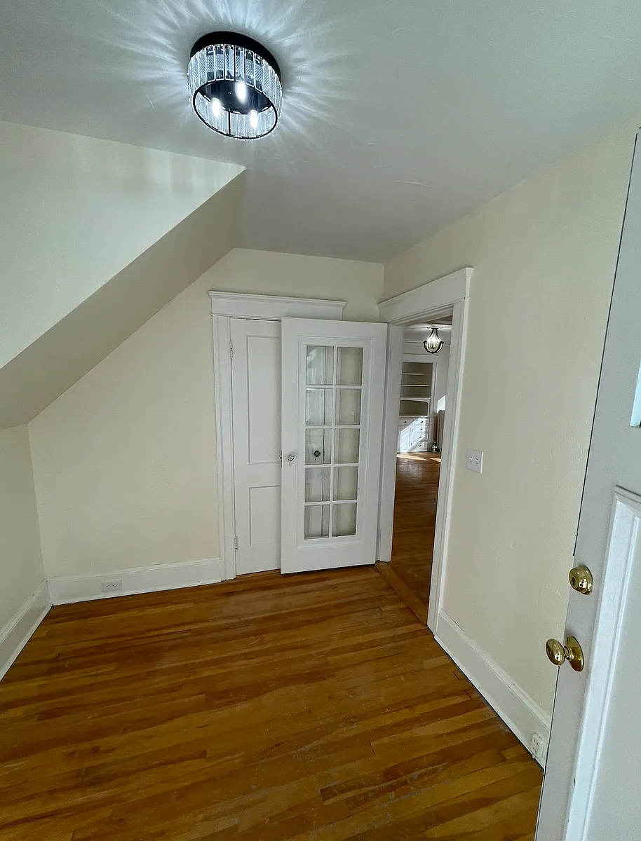 Building Photo - 8 Underwood St #1