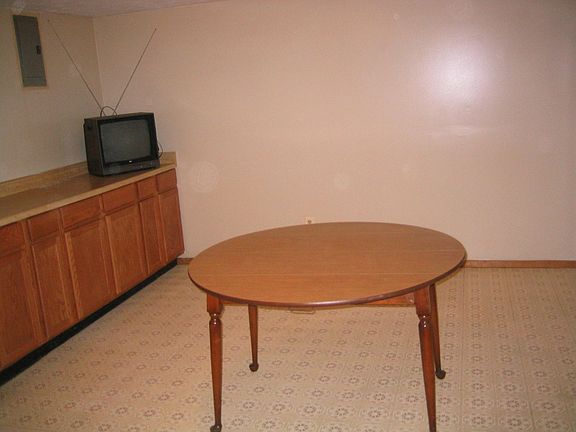 Eating area (downstairs)