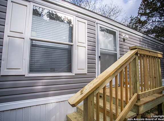 4th image of 223 Oakridge St