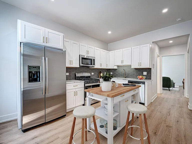 1635 N Drake Ave #2R — Photo 2