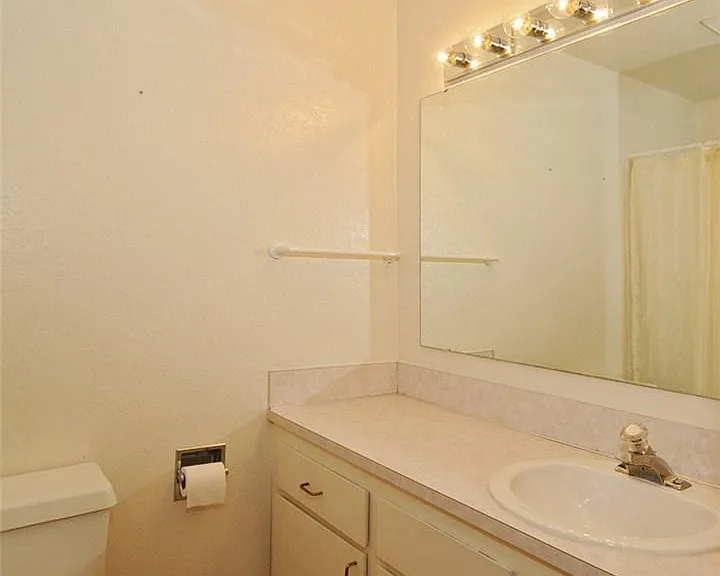 2nd bathroom