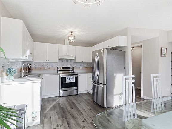 3rd image of 6020 W Temple Rd NE