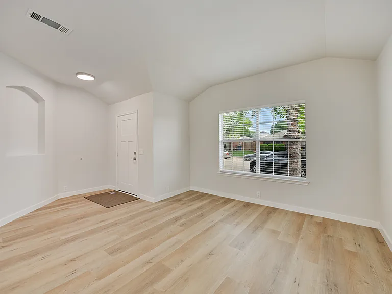 7127 Larkin Dr — Photo 2