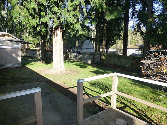 3rd image of 11609 212th Avenue Ct E
