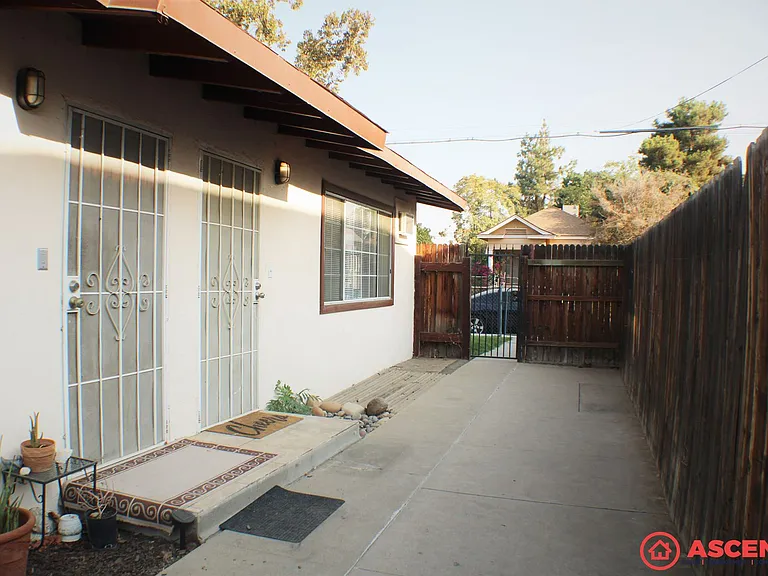 1-bedroom apartment with vintage charm! — Photo 9