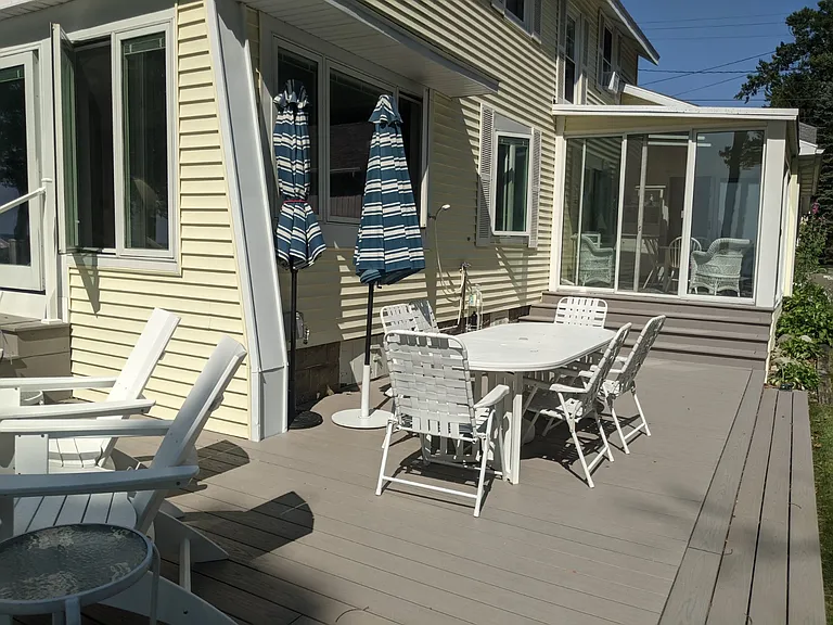 2421 Lakefront Dr — Photo 3