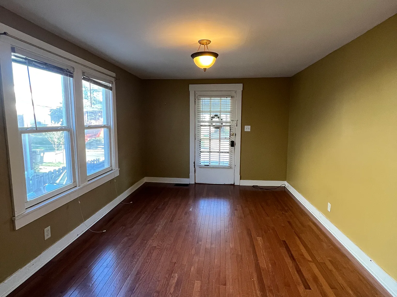 2 bed, 713 sqft, $1,300 — Photo 4