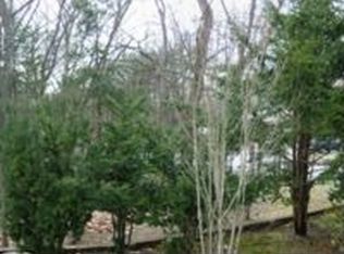 18 Flower Hill Dr, Shirley, NY 11967