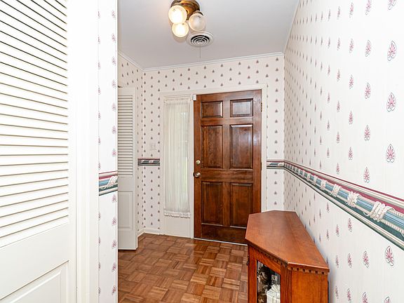 3rd image of 1113 Brookwood Dr