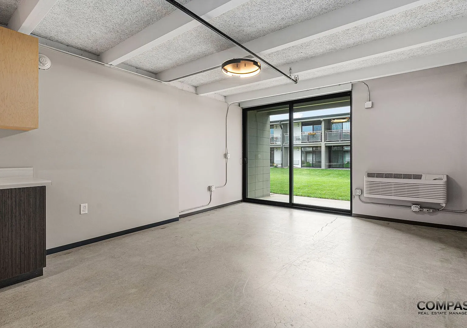 The Howard Apartments — Photo 4