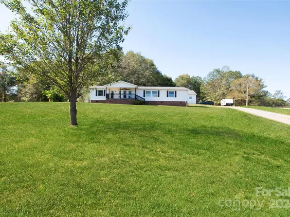 1375 Woodend Ln, Clover, SC 29710