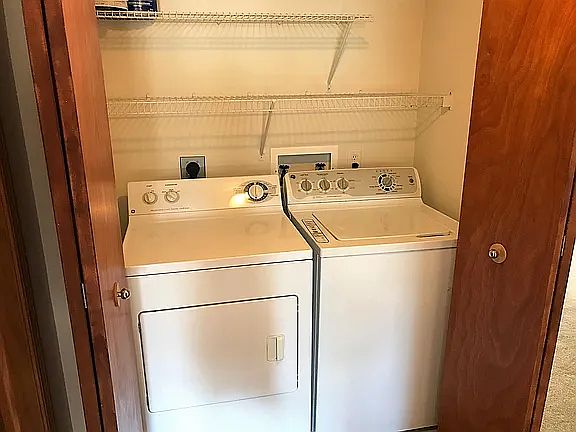 5th image of 60 Cherry Ct APT 6