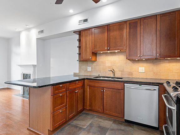 5th image of 832 N Woodstock St #3