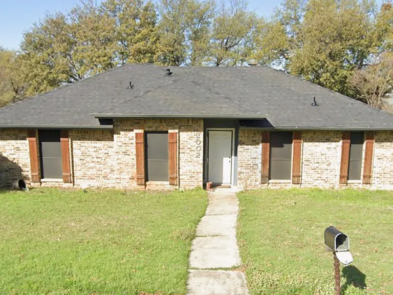 2002 Azalea St — Photo 4
