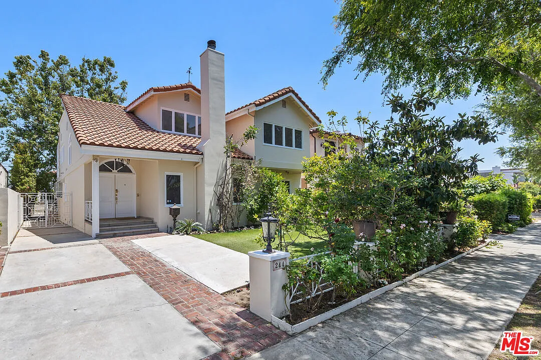 5 bed, 4.0 bath, 3119 sqft, $13,495 — Photo 2