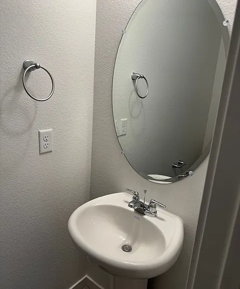 Guest 1.2 bath past the living room