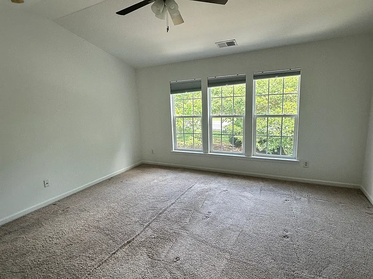 9002 Bishop Crest Ln — Photo 11